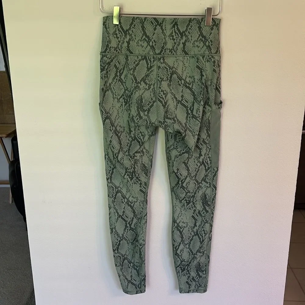 Fabletics On The Go Powerhold High-Waisted Green Snake Legging Size Medium
